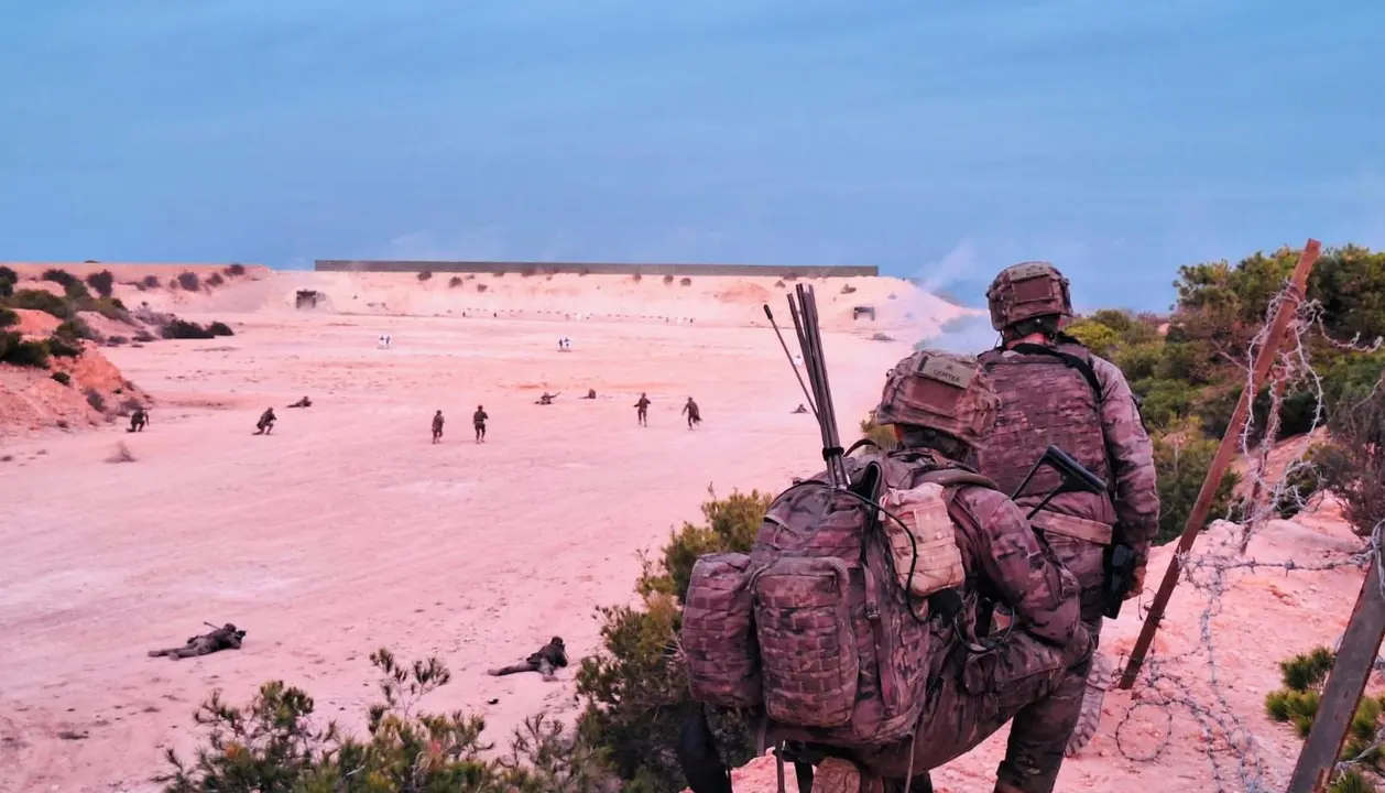 Continuada de la Legión en Rostrogordo / Comandancia General