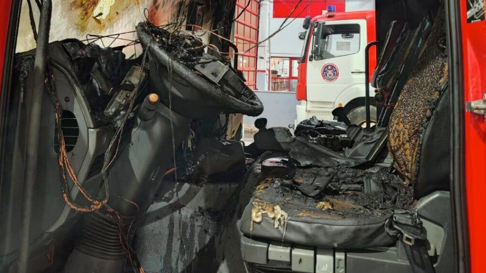 bomberos camion ardido