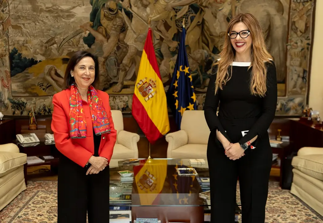 Reunión entre la ministra de Defensa y la delegada del Gobierno de Melilla