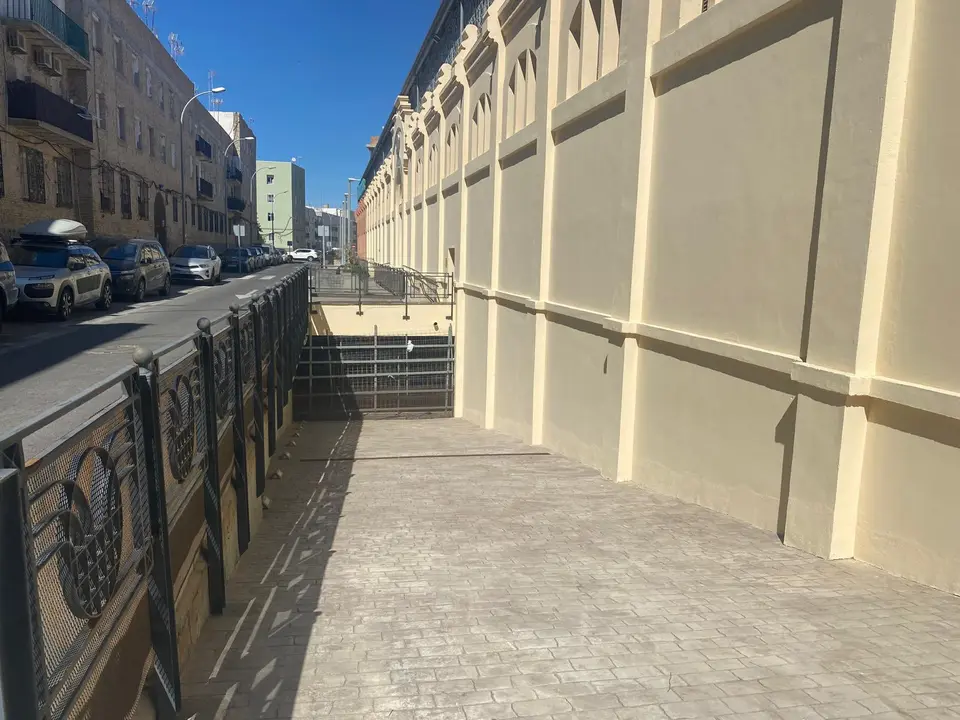 Acceso al parking de Mercadona / Gobierno de Melilla